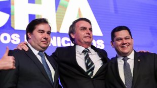 ‘Nenhum ministro saiu por corrupção' afirma Bolsonaro tentando compensar sua aproximação do corrupto "centrão"