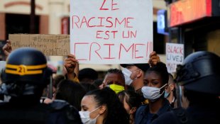 Paris: Milhares de manifestante vão às ruas contra o racismo na França