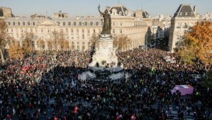 Um "recuo" tático: Macron tenta salvar sua "Lei de Segurança Global" após manifestações massivas