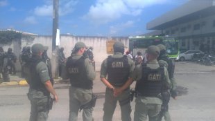 Contrariando acordo, Paulo Câmara (PSB-PE) usa polícia para garantir dupla função