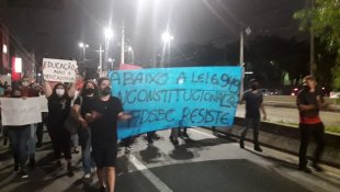 Estudantes realizam ato em São Bernardo contra projeto que retira de autonomia da FDSBC