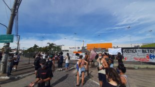 Protesto fecha o Carrefour por Justiça a Beto em Porto Alegre
