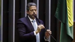 Arthur Lira (PP-AL) é eleito presidente da Câmara, com apoio de Bolsonaro