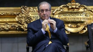 Parlamentar do PT pede para Brasil se sacrificar por Cunha