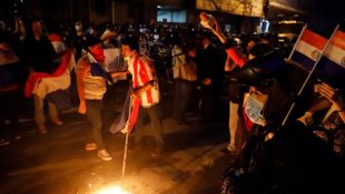 Massivas manifestações no Paraguai contra governo Abdo, aliado de Bolsonaro, chegam ao 2º dia
