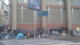 Prefeitura de Melo ameaça reprimir mães de família acampadas em frente a prefeitura