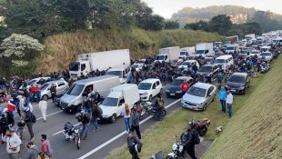 Contra o PL 490, indígenas fecham Rodovia dos Bandeirantes em SP