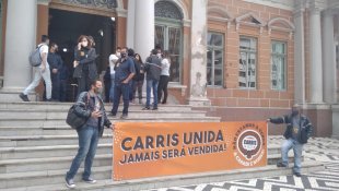 Rodoviários de Porto Alegre protestam contra privatização da Carris proposta por Melo