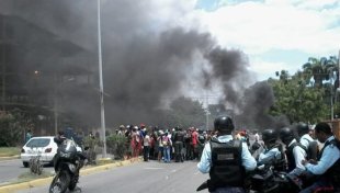 Venezuela: Fortes protestos e saques em Cumaná
