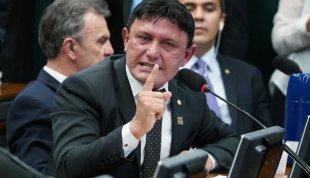 Na CCJ, deputado bolsonarista assume assassinatos e ataca deputadas do PSOL e do PT