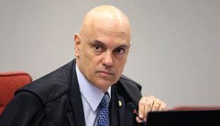 Moraes envia a PGR notícia-crime contra Bolsonaro por ausência em depoimento