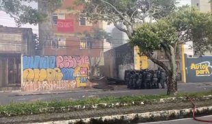 Polícia Militar expulsa ocupadores da Ocupação João Mulungu com bombas e balas de borracha