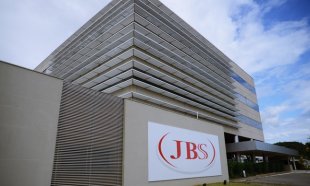 Doadora de R$6,6 milhões a Pezão, JBS ganhou em troca área para fábrica