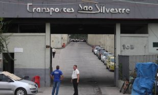 Rodoviários realizam paralisação pelo pagamento dos salários no Rio
