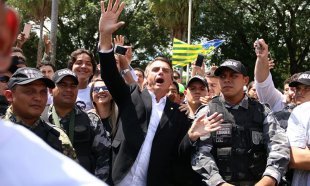 Bolsonaro quer mais impunidade às PMs que matam todo dia o povo pobre e negro na periferia