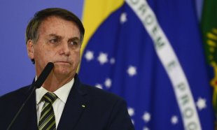 "Querem me culpar pelas 200 e tantas mil mortes", diz Bolsonaro desprezando as mortes por covid