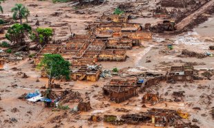 Fundação Renova adia mais uma vez entrega de casas aos atingidos por barragem em Mariana