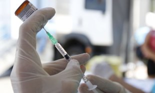 Bolsonaro com seu negacionismo recusou pelo menos 11 ofertas de vacinas