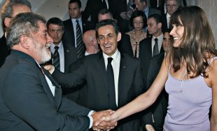 Lula discute crise mundial com o representante da direita francesa, Sarkozy