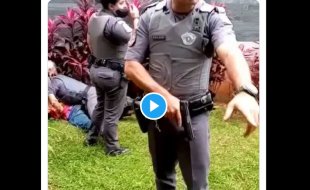 [VÍDEO] Entregador é estrangulado e agredido pela PM de Doria durante protesto
