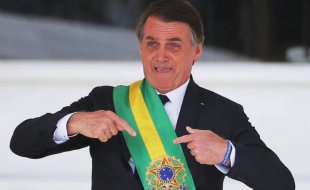 Bolsonaro obriga estudantes a verem propaganda do governo para usarem internet pública