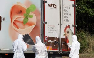 Dezenas de refugiados são achados mortos em um caminhão na Áustria