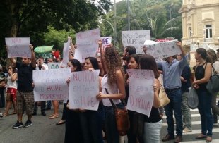 Residentes e estudantes da UERJ fazem ato em defesa do HUPE no Palácio Guanabara