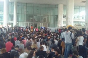 UFRJ: plenária reune estudantes antes de ocupação contra PEC 55/241