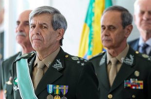 Militares encabeçam campanha de Bolsonaro: pelo fim dos livros de história e mais repressão