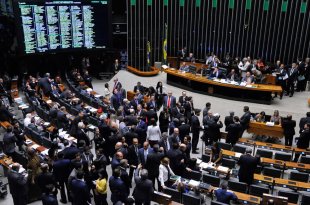 Congresso aprova LDO com aumento de míseros 47 reais no salário mínimo para 2022