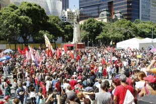 1 de Maio reúne milhares no Rio para lutar contra as reformas e a repressão à greve geral