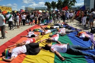 Brasil: liderança em assassinatos a LGBTs e zero de orçamento para combate à homofobia