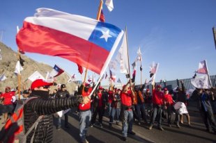 Maior sindicato de mineradores do Chile apoia manifestações e chama greve geral