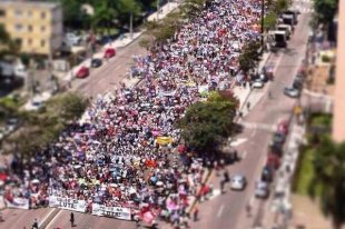 Milhares nas ruas de Curitiba mostram o caminho