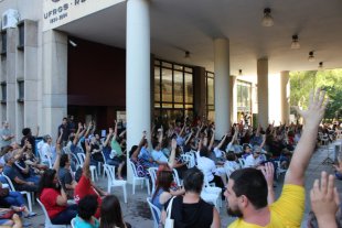 Servidores da UFRGS, UFCSPA e IFRS começam greve contra Temer e ataques