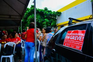Professores de Recife entram em greve em defesa da educação e melhores condições de trabalho