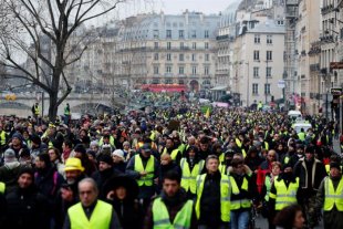 Os Coletes Amarelos voltaram às ruas e os protestos contra Macron continuam