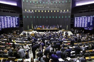 Câmara aprova MP para revisão de benefícios do INSS