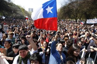 Chilenos recusam migalhas de Piñera e protestos contra políticas neoliberais seguem tomando as ruas
