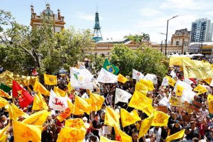 Ato Estadual da greve da Educação Reúne milhares em Pelotas contra os ataques do Leite