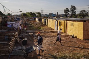 Crise sanitária faz surgir novas favelas contando também com ajuda de Bolsonaro e seu veto a suspensão de despejos na pandemia