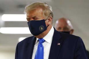 Trump deixa hospital após tratamento de luxo e reafirma seu negacionismo da COVID-19