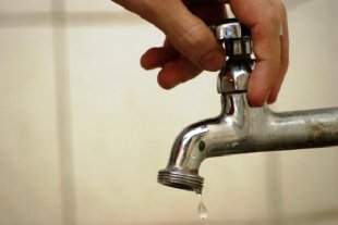 Moradores dos bairros mais pobres no RJ estão a mais de duas semanas sem água