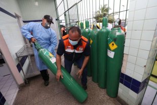 Bolsonaro dificultou importação de tubos de oxigênio dois dias antes do colapso de Manaus
