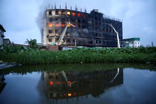 Precarização do trabalho mata 52 operários em incêndio de fábrica em Bangladesh