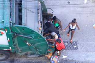 Enquanto pessoas catam comida no lixo, governo Bolsonaro gasta 90% em emendas do relator