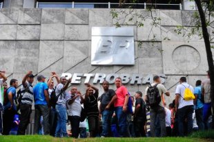 Petrobrás abre programa de demissão voluntária para 12 mil trabalhadores 