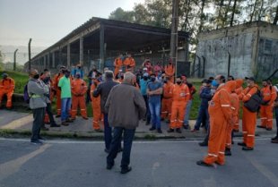 Terceirizados empregados paralisam em solidariedade a desempregados na refinaria de Cubatão