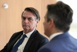 Bolsonaro oferece mais 4 ministérios ao centrão, diz colunista d'O Globo