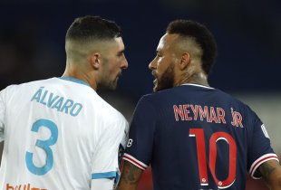 Neymar responde com "Racismo não!” à agressão racista de “macaco filho da puta”